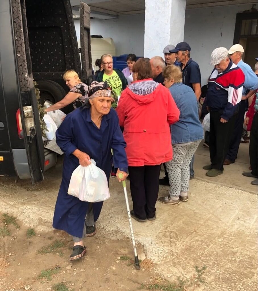 Volunteers of the NGO “Agape Ukraine” delivering humanitarian aid in the Kherson region