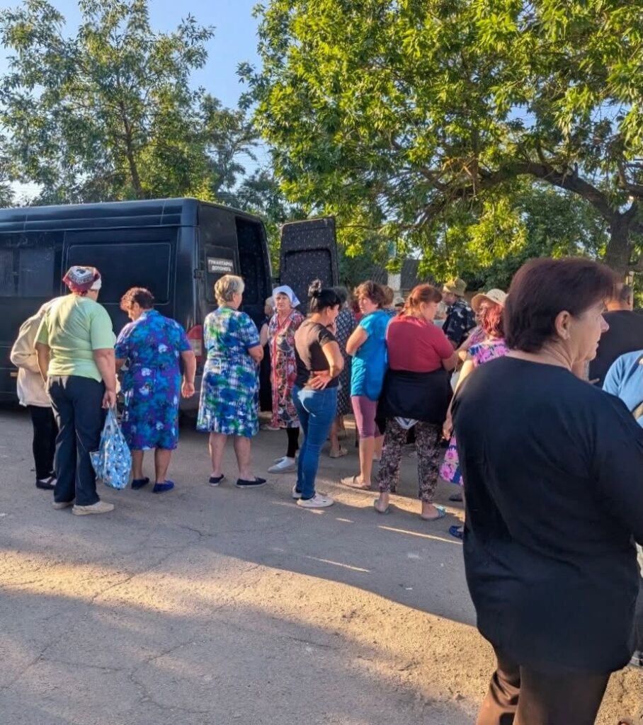 Volunteers of the NGO “Agape Ukraine” delivering humanitarian aid in the Kherson region