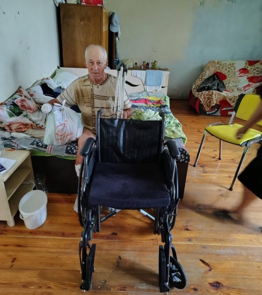 Volunteers of the NGO “Agape Ukraine” delivering humanitarian aid in the Kherson region