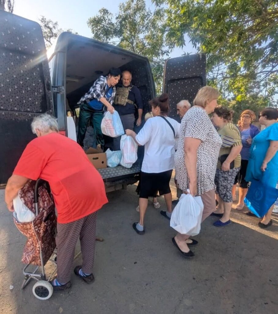 Volunteers of the NGO “Agape Ukraine” delivering humanitarian aid in the Kherson region