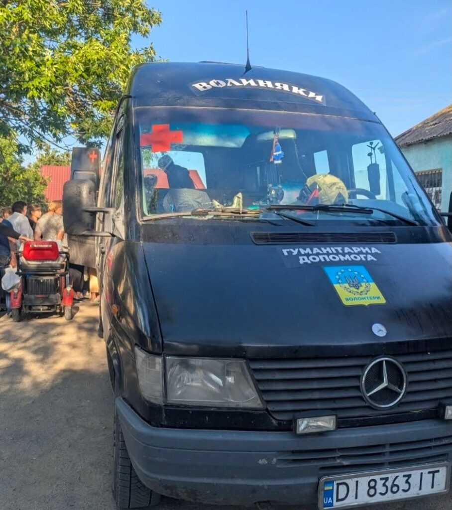 Volunteers of the NGO “Agape Ukraine” delivering humanitarian aid in the Kherson region