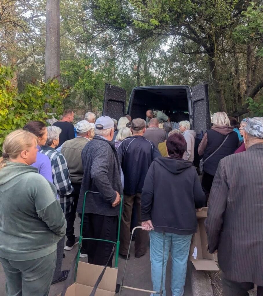 Volunteers of the NGO “Agape Ukraine” delivering humanitarian aid in the Kherson region