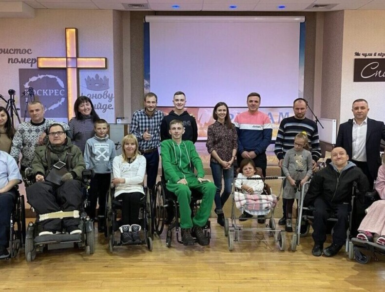 служіння людям із інвалідністю
